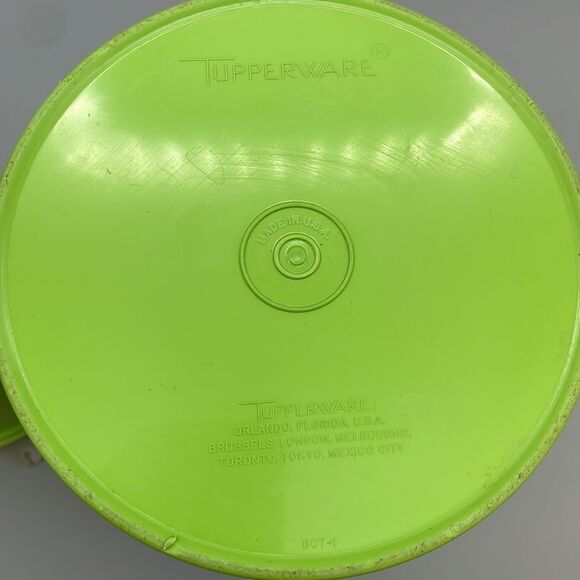 Vintage Tupperware Servalier Storage Canister Lime Green and 261 1 QT Pitcher - Picture 8 of 15